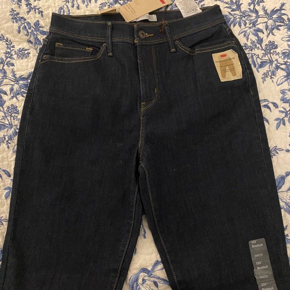 Levi’s 512 Bootcut Jeans - Picture 2 of 5